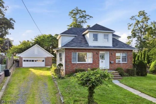 309 Erie Ave, Midland Park Boro, NJ 07432