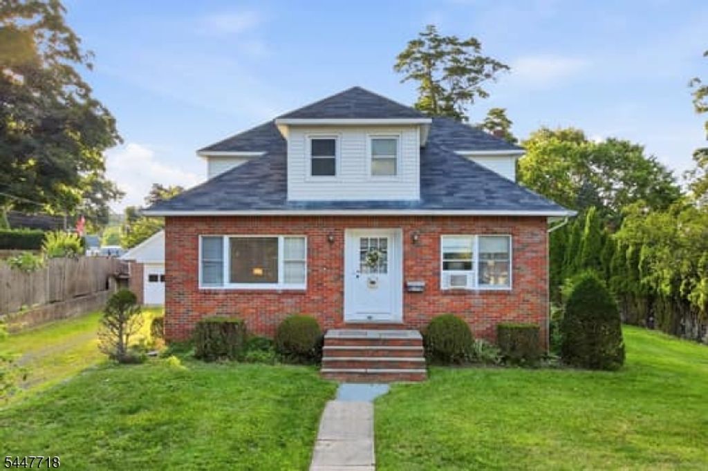309 Erie Ave, Midland Park Boro, NJ 07432