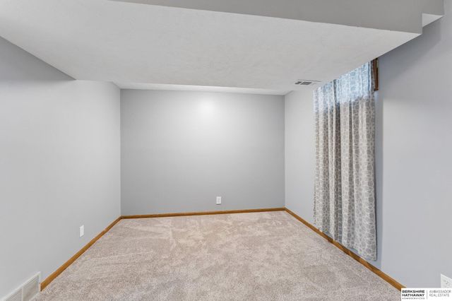 15286 U Street, Omaha, NE 68137