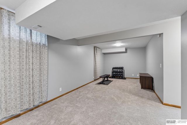 15286 U Street, Omaha, NE 68137