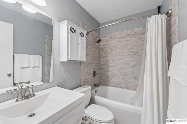15286 U Street, Omaha, NE 68137
