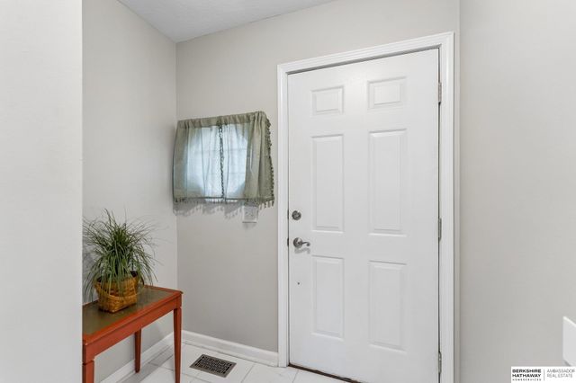 15286 U Street, Omaha, NE 68137