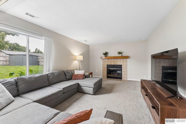 15286 U Street, Omaha, NE 68137