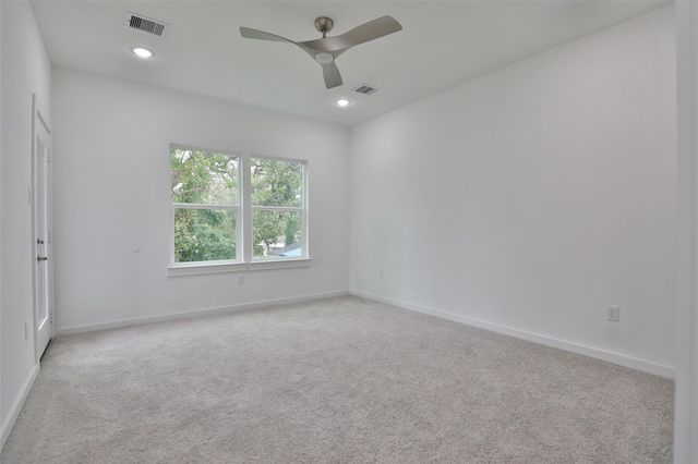 9339 Lavender St, North Houston, TX 77016