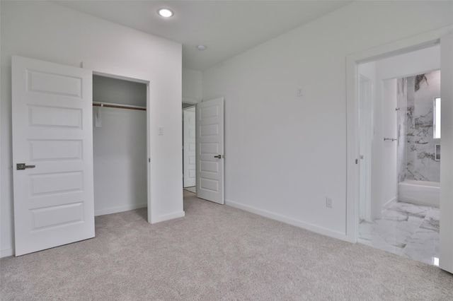 9339 Lavender St, North Houston, TX 77016