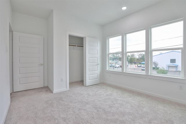 9339 Lavender St, North Houston, TX 77016