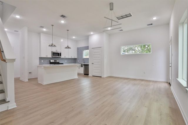 9339 Lavender St, North Houston, TX 77016