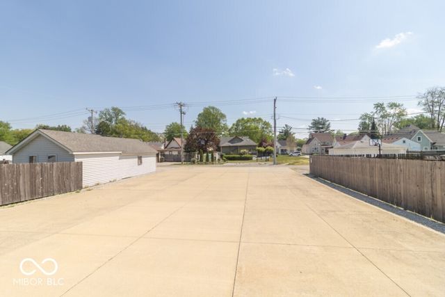 621 N State Street, Greenfield, IN 46140