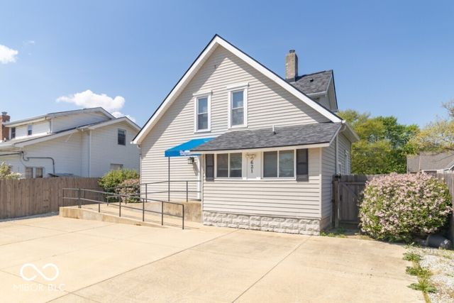 621 N State Street, Greenfield, IN 46140
