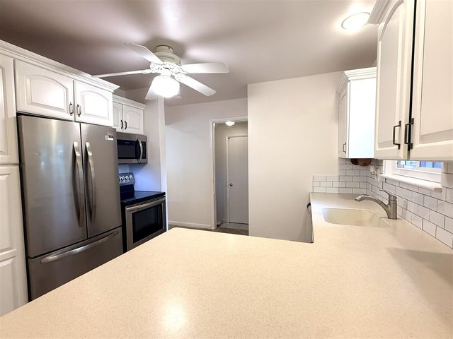 30215 Stockton Avenue, Farmington Hills, MI 48336