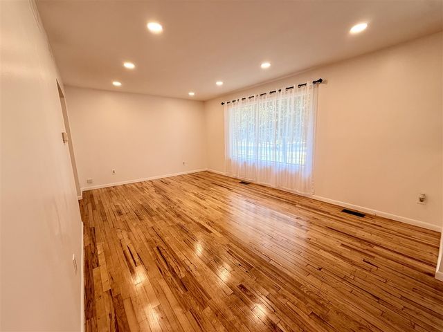 30215 Stockton Avenue, Farmington Hills, MI 48336