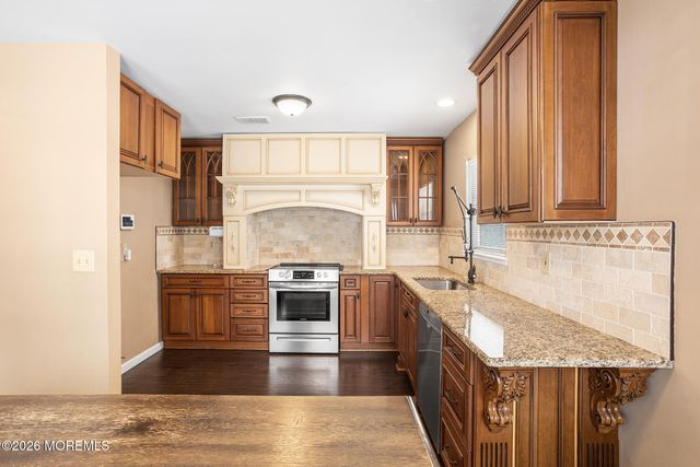 1 Morning Glory Lane, Whiting, NJ 08759