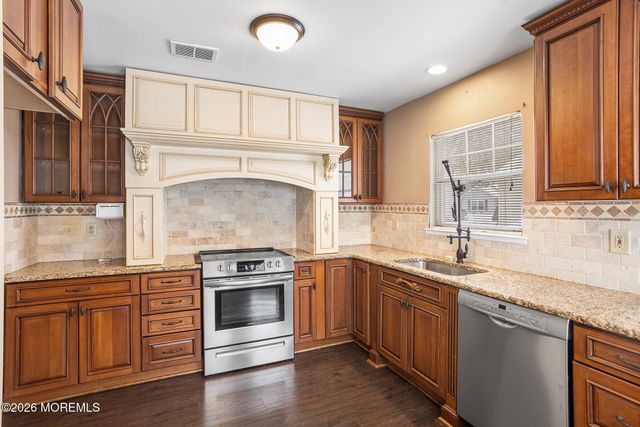 1 Morning Glory Lane, Whiting, NJ 08759