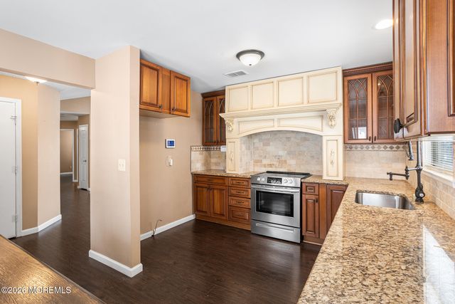 1 Morning Glory Lane, Whiting, NJ 08759