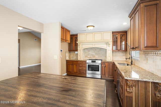 1 Morning Glory Lane, Whiting, NJ 08759