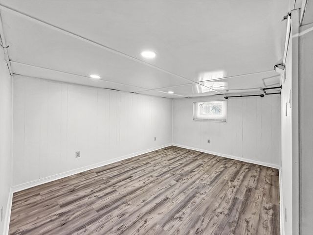 41 Pembroke Dr, Lawrence, MA 01843