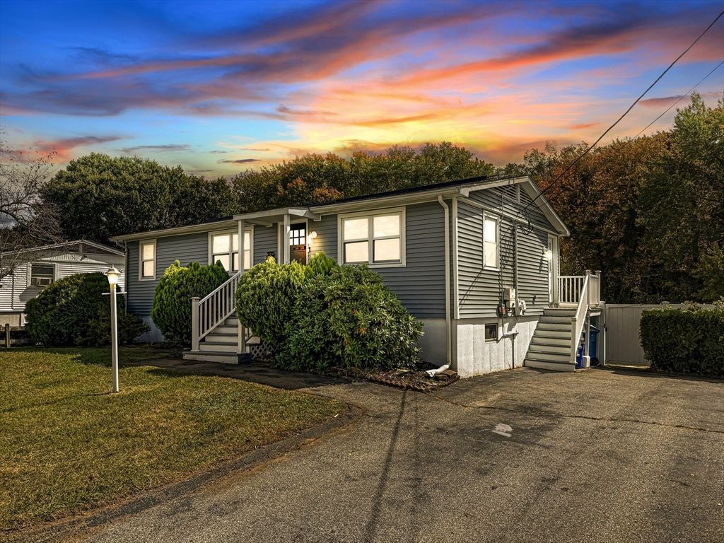 41 Pembroke Dr, Lawrence, MA 01843