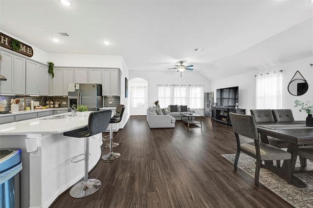 9202 Katie Court, Mont Belvieu, TX 77523