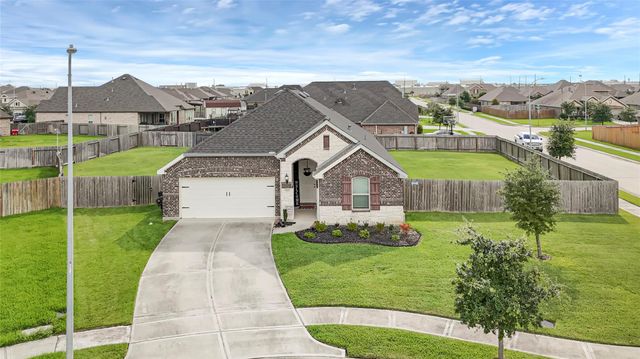 9202 Katie Court, Mont Belvieu, TX 77523