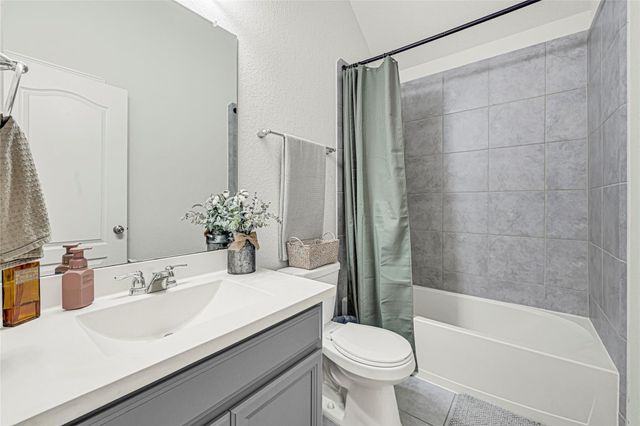 9202 Katie Court, Mont Belvieu, TX 77523