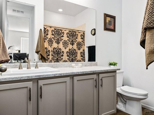 2207 Sunrise Ln, Pueblo, CO 81008