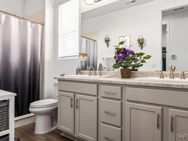 2207 Sunrise Ln, Pueblo, CO 81008