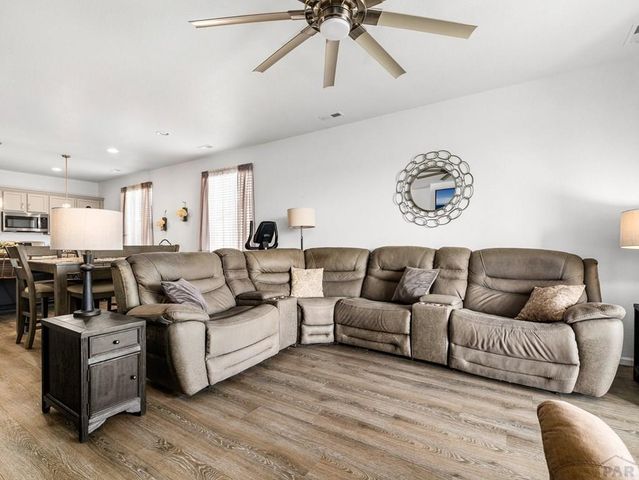 2207 Sunrise Ln, Pueblo, CO 81008