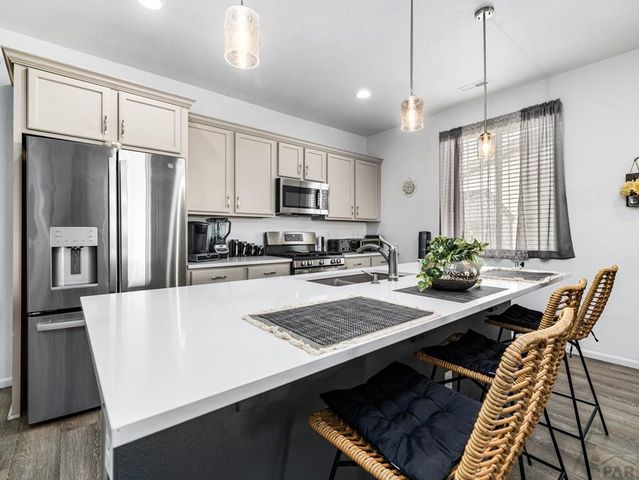 2207 Sunrise Ln, Pueblo, CO 81008