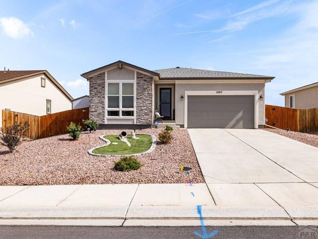 2207 Sunrise Ln, Pueblo, CO 81008