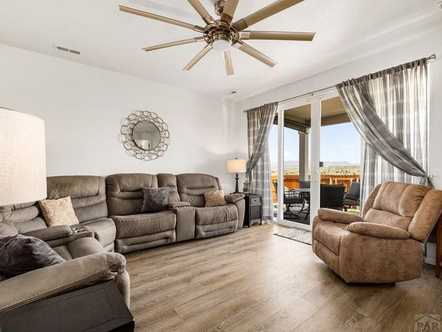 2207 Sunrise Ln, Pueblo, CO 81008