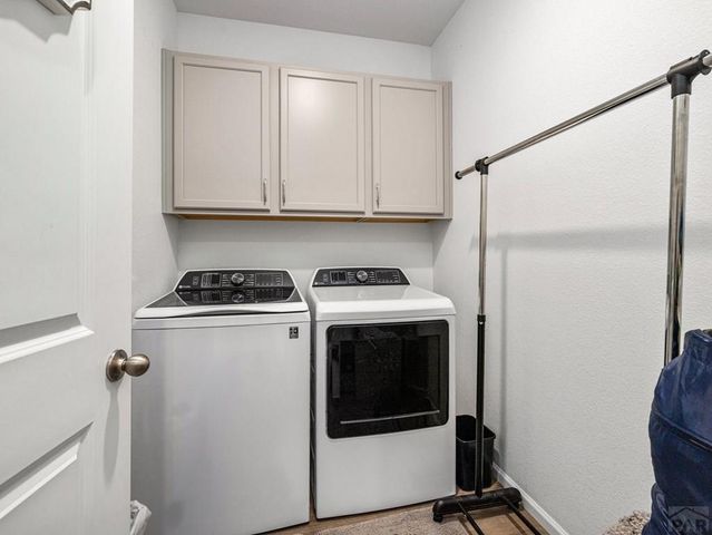 2207 Sunrise Ln, Pueblo, CO 81008