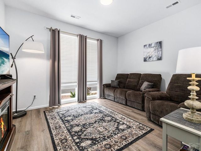2207 Sunrise Ln, Pueblo, CO 81008