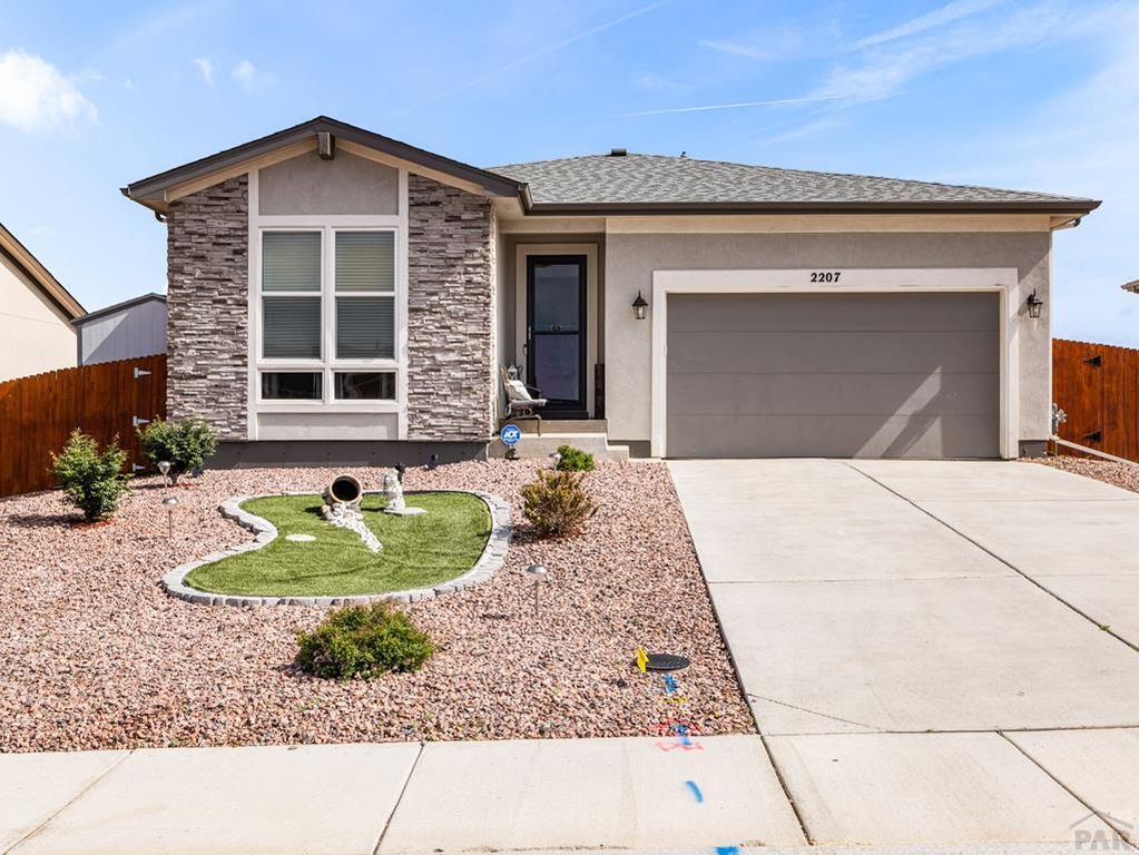 2207 Sunrise Ln, Pueblo, CO 81008