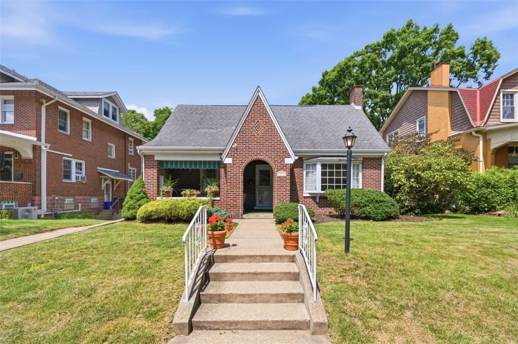 Image 1 of property listing at 251 Summit Ave, Bellevue, PA 15202