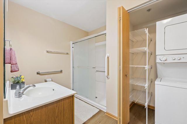 605 Barrington Avenue 332, East Dundee, IL 60118