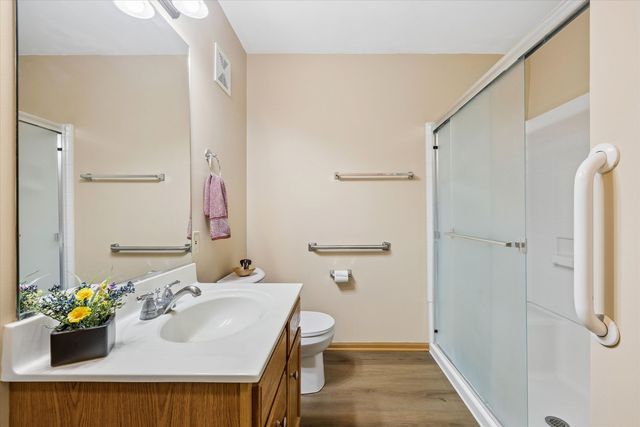 605 Barrington Avenue 332, East Dundee, IL 60118
