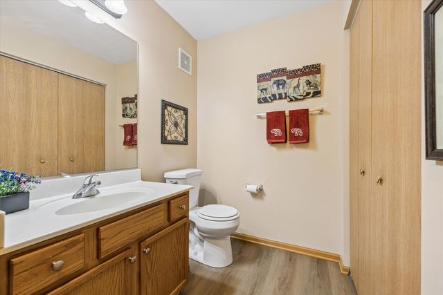 605 Barrington Avenue 332, East Dundee, IL 60118