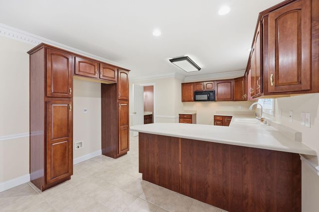 1049 Heathcliff Drive, Richmond, KY 40475