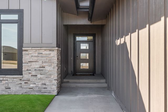 9806 Watermeadow Circle, Johnston, IA 50131