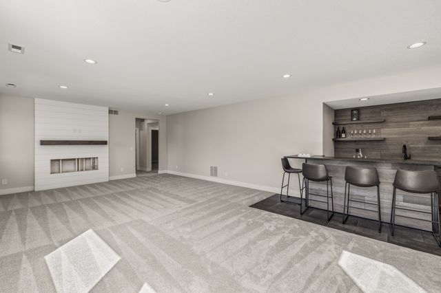 9806 Watermeadow Circle, Johnston, IA 50131