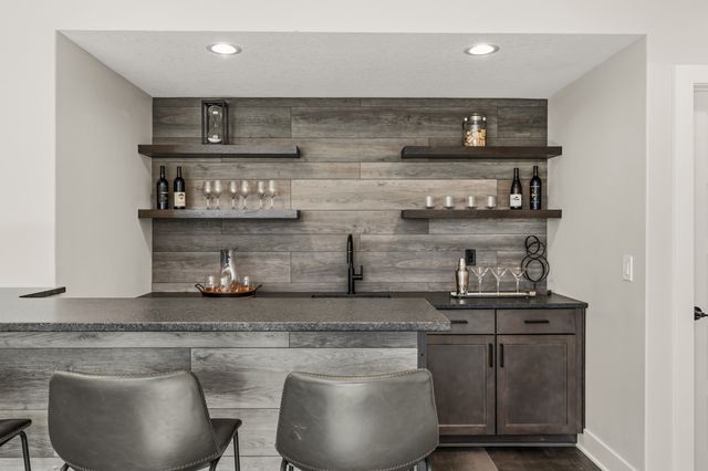 9806 Watermeadow Circle, Johnston, IA 50131