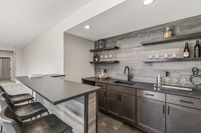 9806 Watermeadow Circle, Johnston, IA 50131