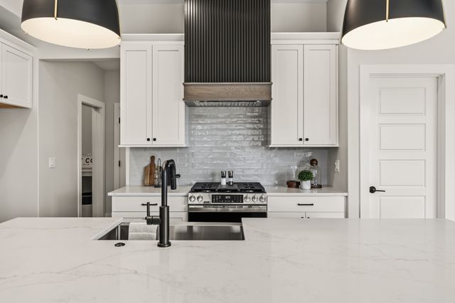 9806 Watermeadow Circle, Johnston, IA 50131