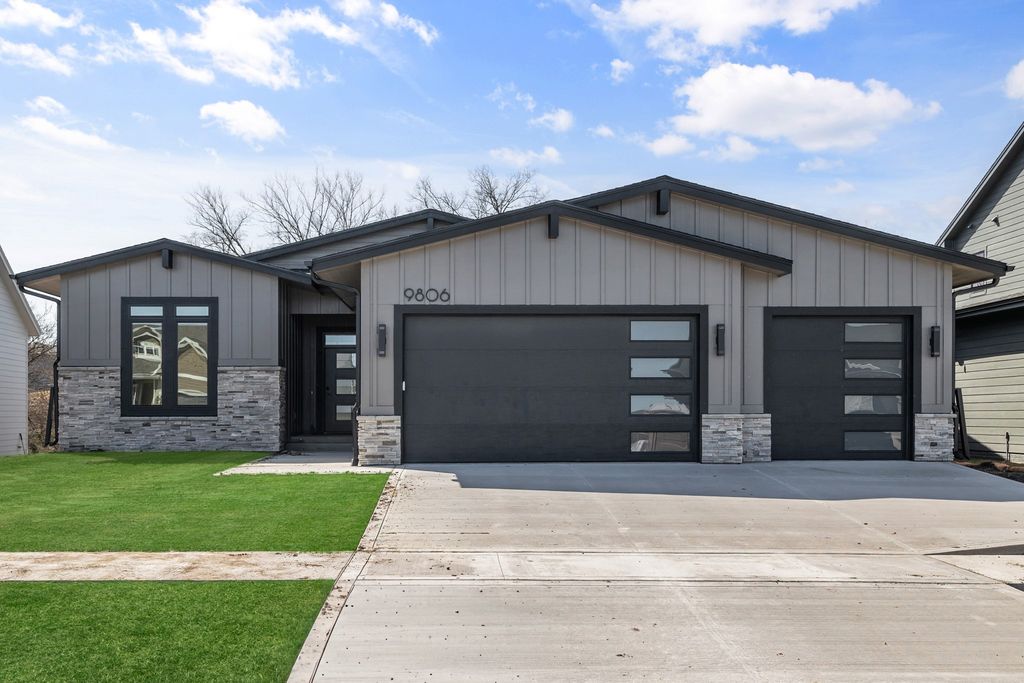 9806 Watermeadow Circle, Johnston, IA 50131