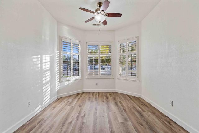 995 W Springer Dr, Turlock, CA 95382