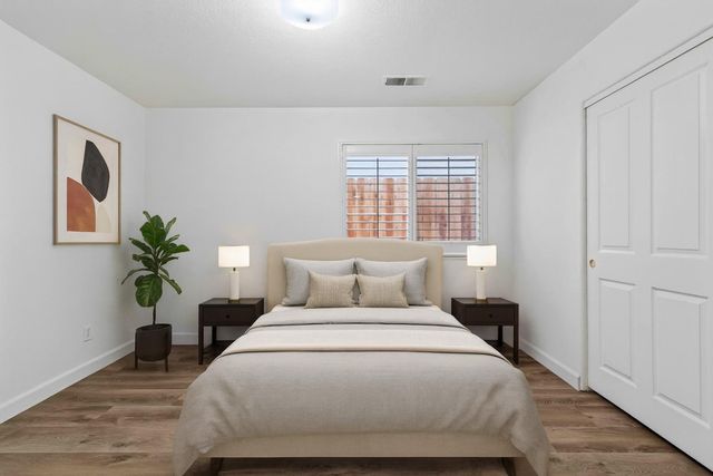 995 W Springer Dr, Turlock, CA 95382