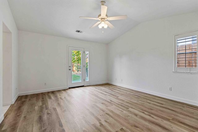 995 W Springer Dr, Turlock, CA 95382