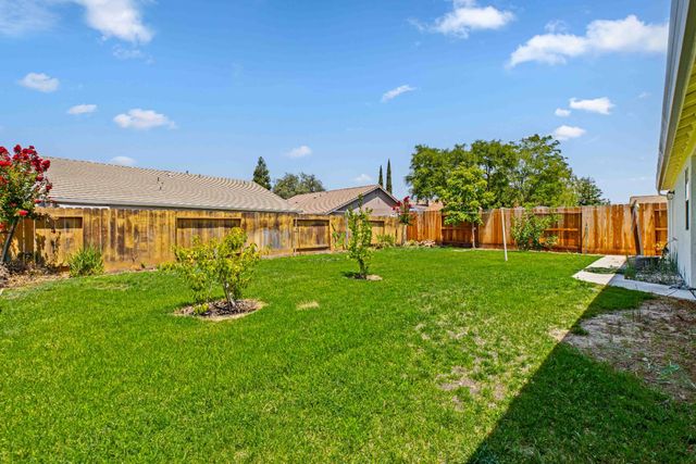 995 W Springer Dr, Turlock, CA 95382