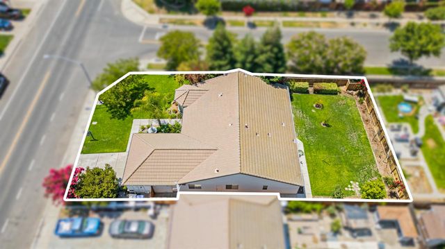 995 W Springer Dr, Turlock, CA 95382