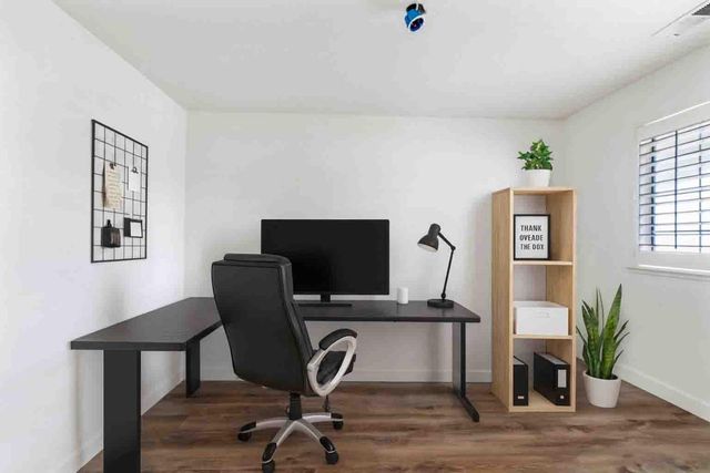 995 W Springer Dr, Turlock, CA 95382